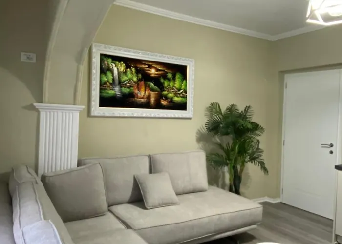 Julius * טיראנה